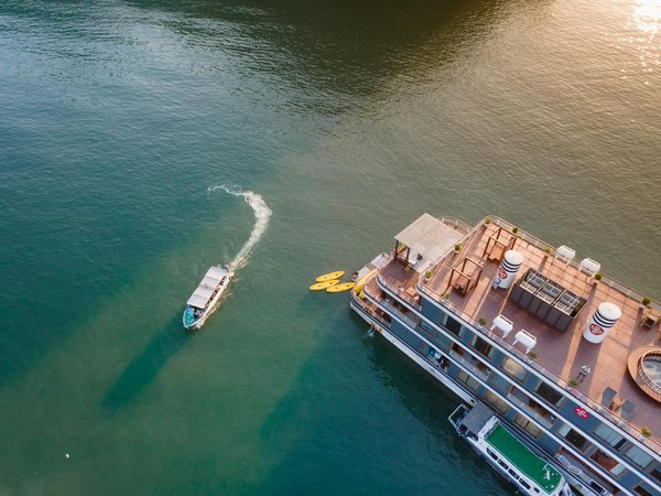 Où découvrir les traditions artisanales de la poterie à Santorin, Grèce?